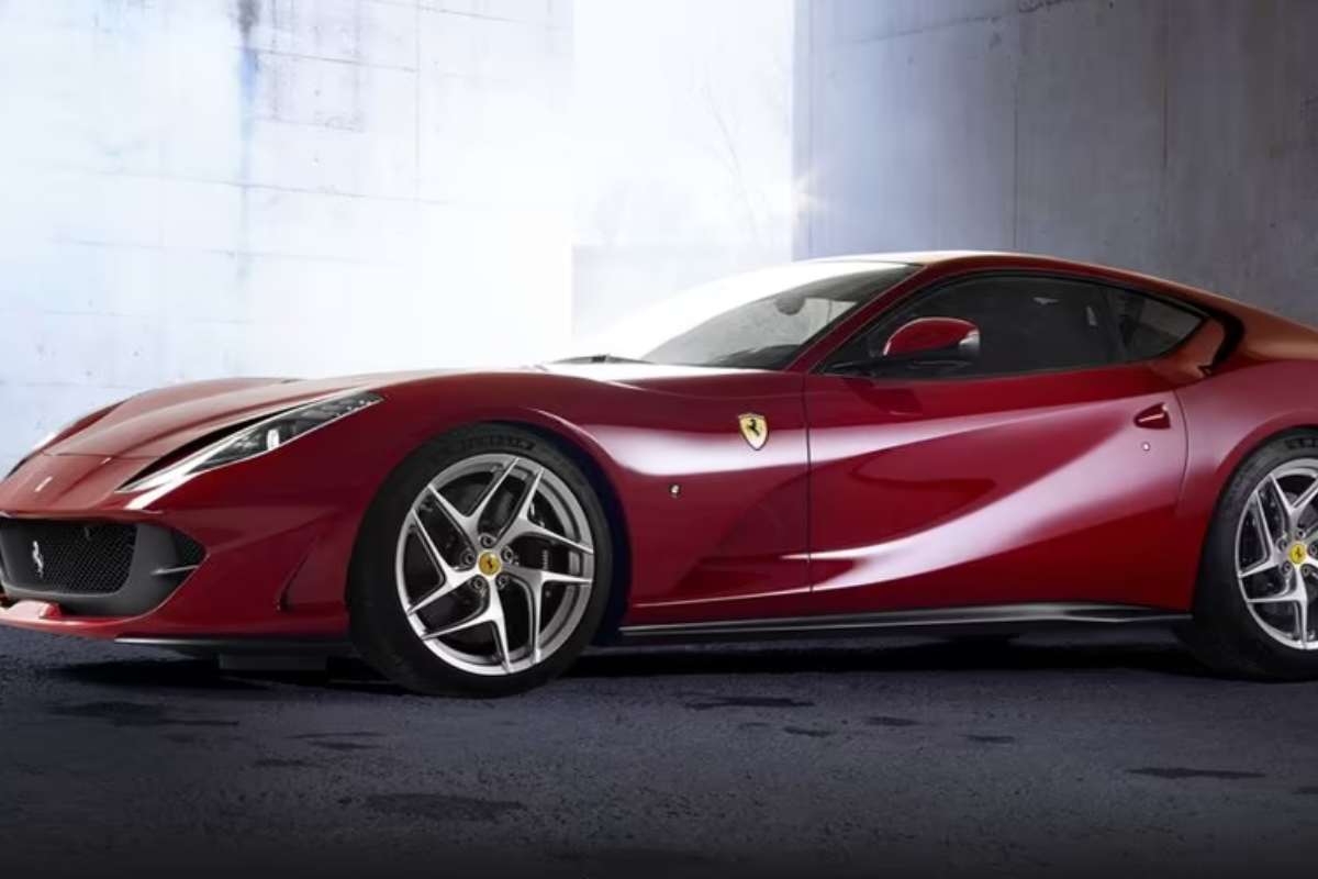 ferrari erede della 812 novità