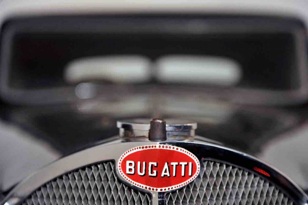 Nuova auto Bugatti