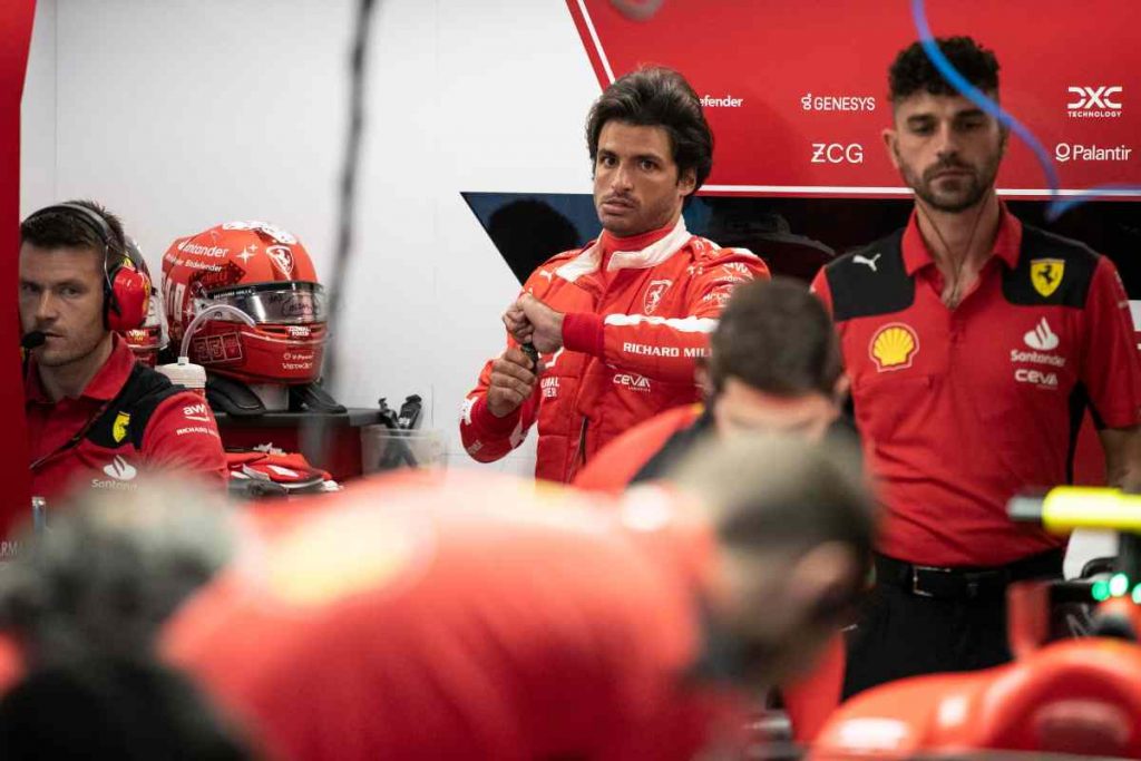 Carlos Sainz lancia un monito alla Ferrari