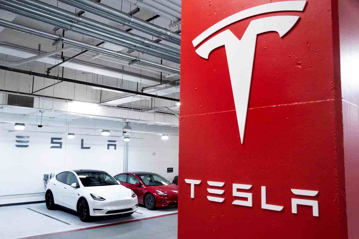 Tesla nuove accuse