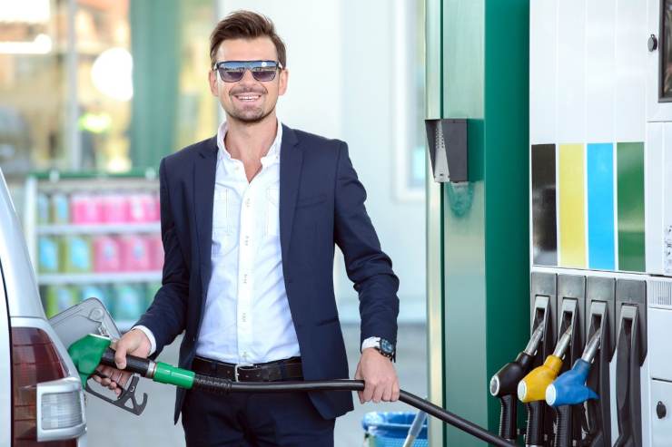 Benzina carburante risparmio trucchi