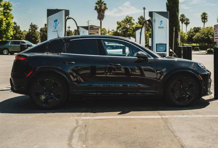 Porsche Macan elettrica segmento 2024 SUV