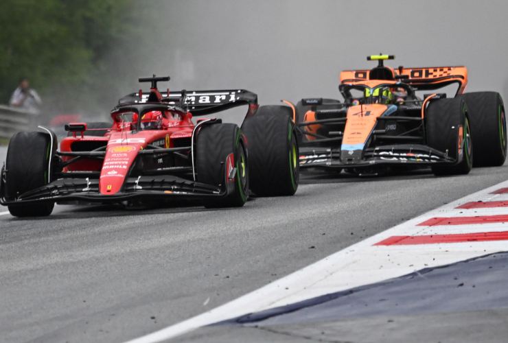 Tecnici Ferrari alla McLaren